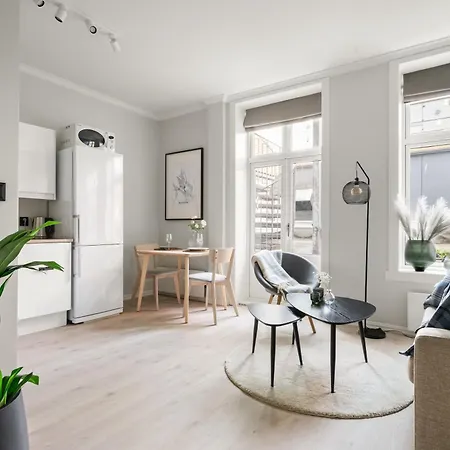Apartment Beds - Unbeatable Location! *